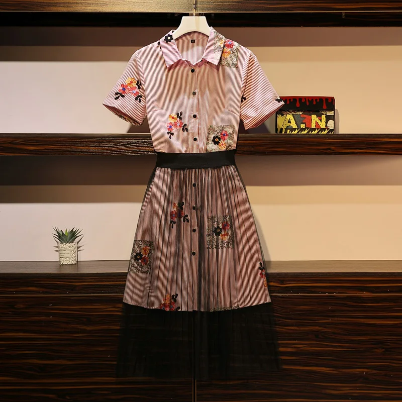 Настоящий Костюм из рубашки средней длины с вышивкой + лакированная ширма юбка