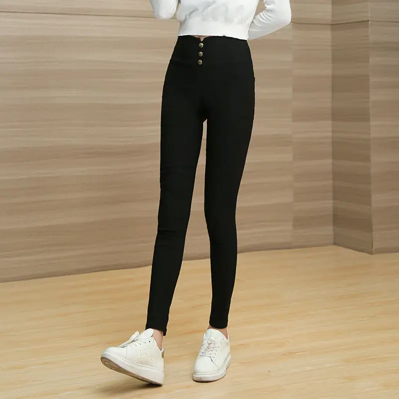 Женские черные брюки эластичные карандаш на пуговицах с карманами облегающие