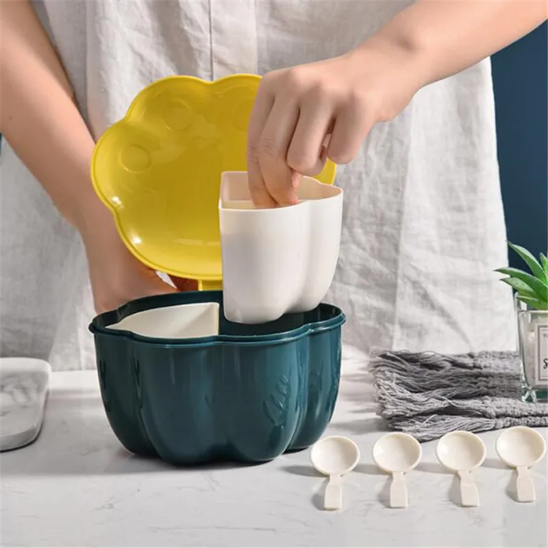 Разделочная коробка для специй с ложками, двойной крышкой и контейнером для хранения.