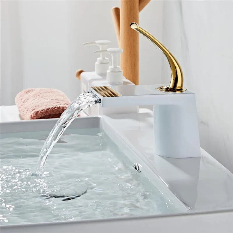 Золотистый и белый водопад смеситель для раковины в ванной комнате горячей