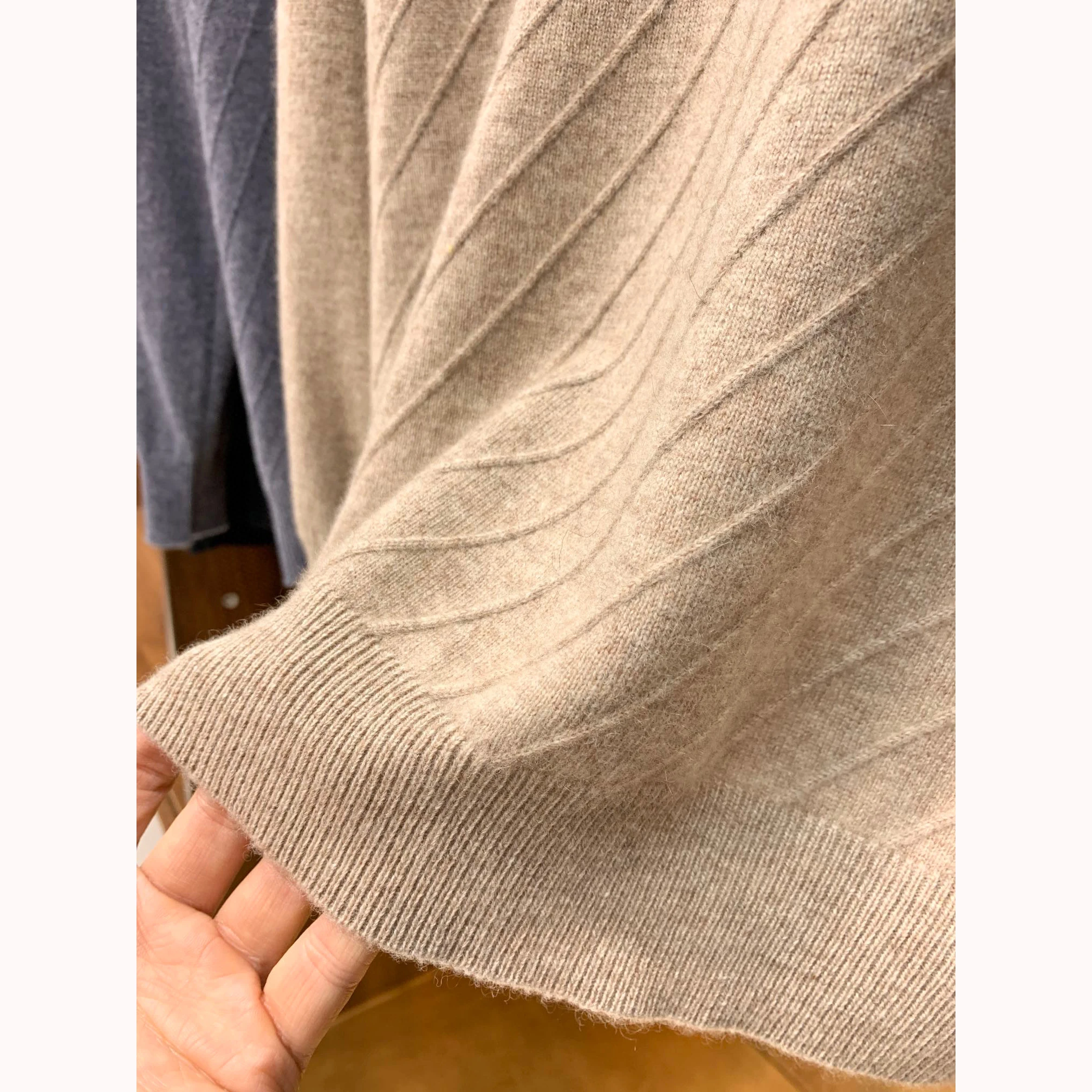 

Andonaimi H spring and winter warm cashmere blend fashion turtleneck pullover sweater