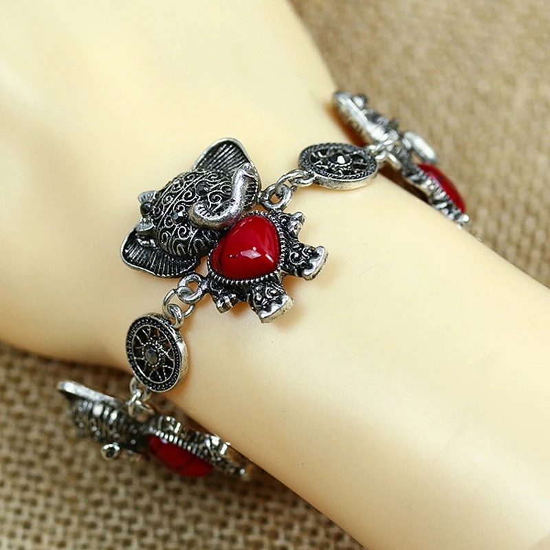 Комплект ювелирных изделий из ожерелья и браслета с инкрустированными камнями |