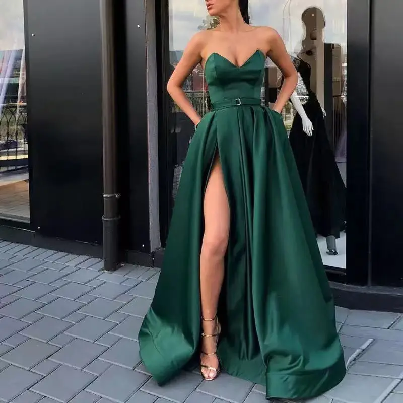Женское атласное вечернее платье темно-зеленое длинное с V-образным вырезом и