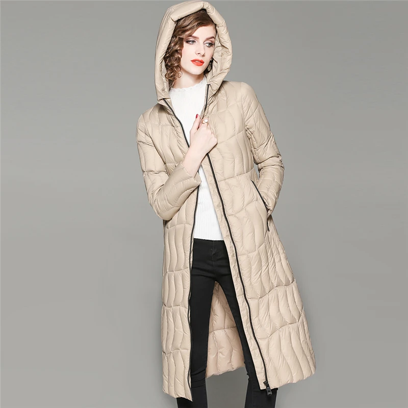 Зимний женский длинный пуховик новинка 2019 с капюшоном выше колена модное