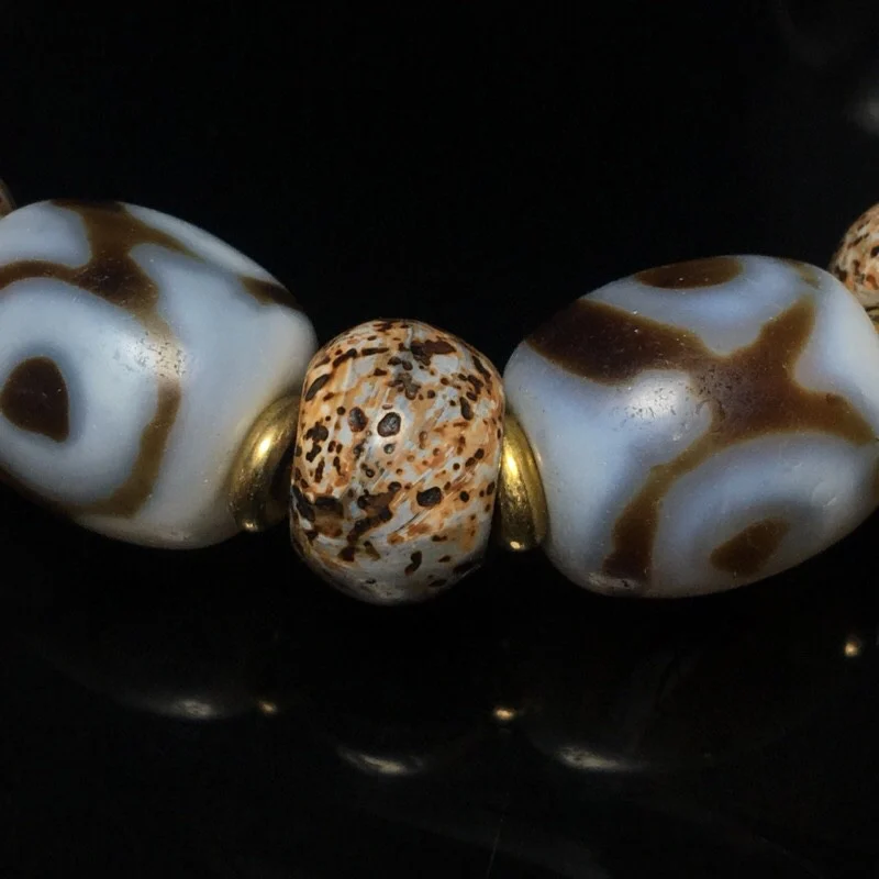 

Three-eyed Dzi Bead Bracelet with Ancient Tibetan Beads and Old Material with Han Dynasty Snake Skin Agate Beads