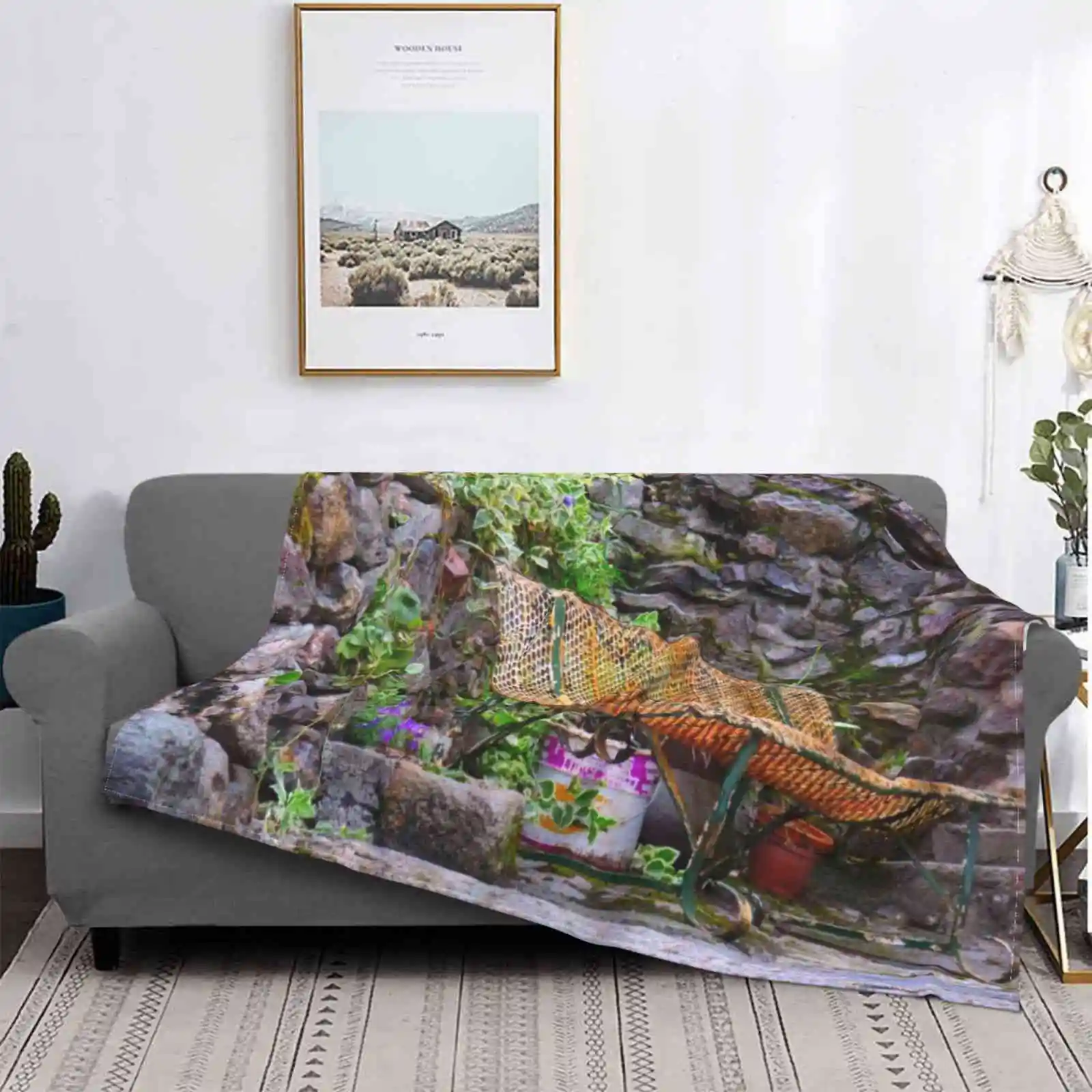 Мягкое одеяло стенд из зеленых камней камня для отдыха на природе |