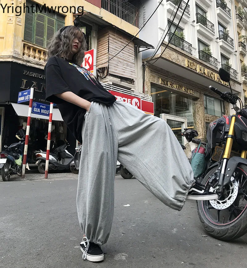 Брюки джоггеры женские с широкими штанинами однотонные мешковатые шаровары