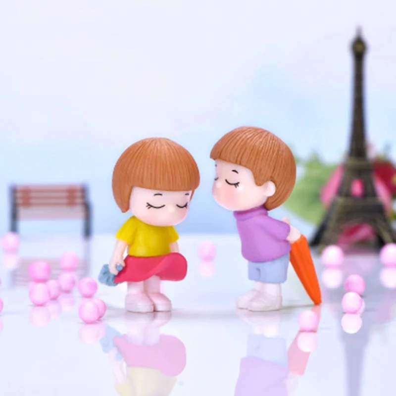 ZOCDOU 2 Pieces Cute Umbrella Couple Doll Decoration Bachelor Costume Garden Home Car Desk Crafts Miniatures Decor Ornament |