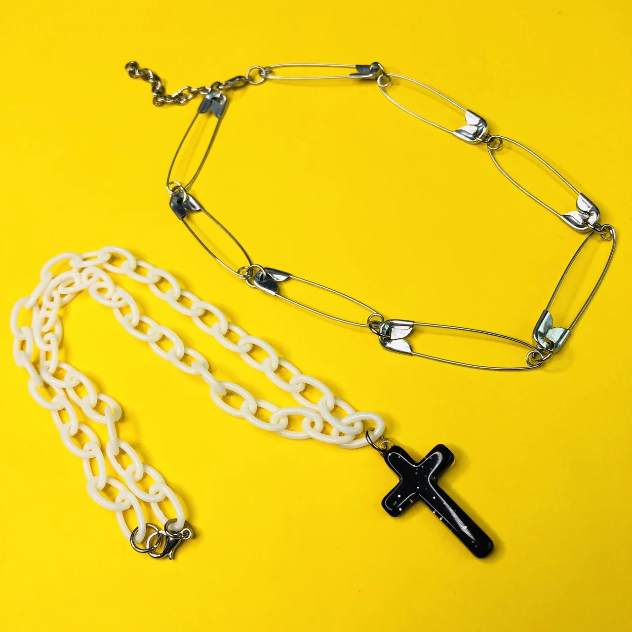 

Original Design Punk Safety Pin Resin Chain Choker Necklaces For Women Fashion Hip hop Geometric Cross Pendant Necklace bijoux