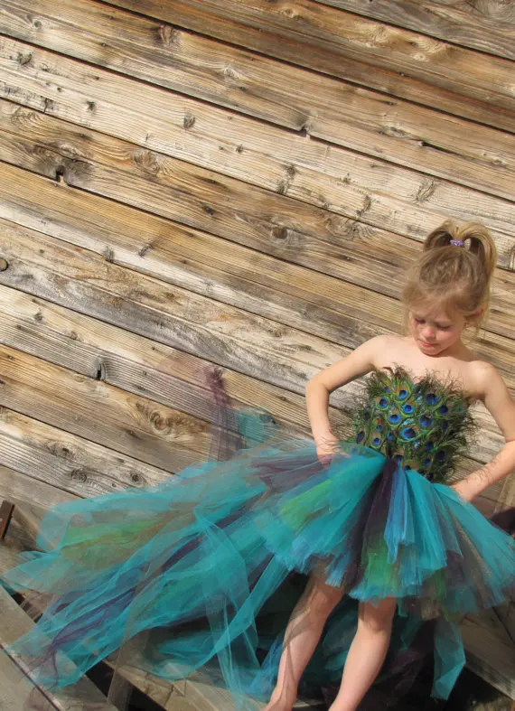 Платье с перьями для девочки