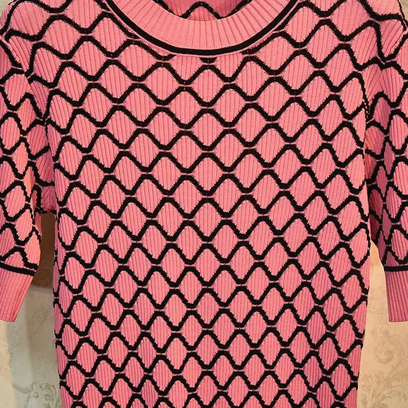 

2021 New Graceful Corrugated Black and White Lattice Pattern Round Neck Short Sleeve Elastic Slim -Fit Ice Silk Knitwear Top For