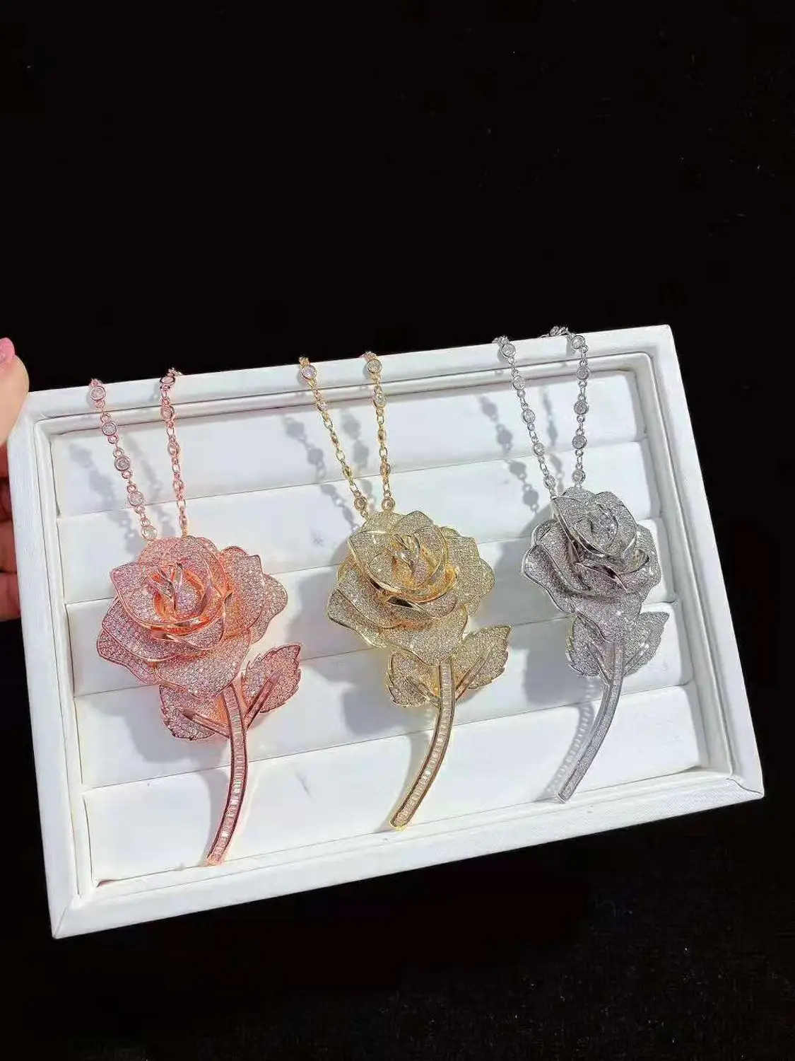 Брошь с микроскопом из циркония Нежная брошь подвеской в виде цветка ювелирное