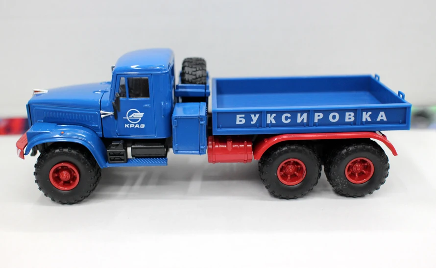 Коллекционная модель литья под давлением Подарочная 1:43 весы русский KRAZ