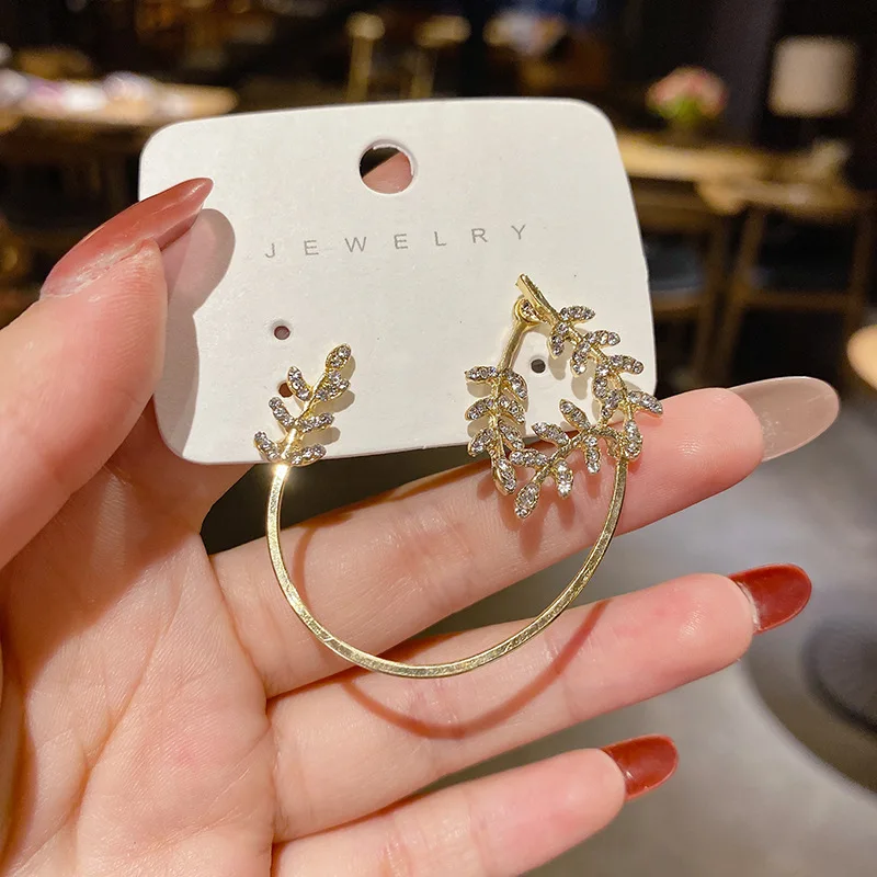 Женские простые серьги-гвоздики с фианитами изящные серьги листьями |