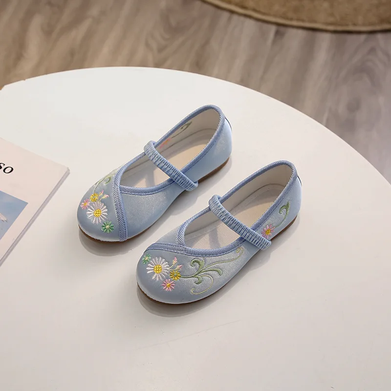 

Children's Embroidered Shoes New Children's Shoes Baby Hanfu Shoes Old Beijing Cloth Shoes Traditional Girls Dance Shoes