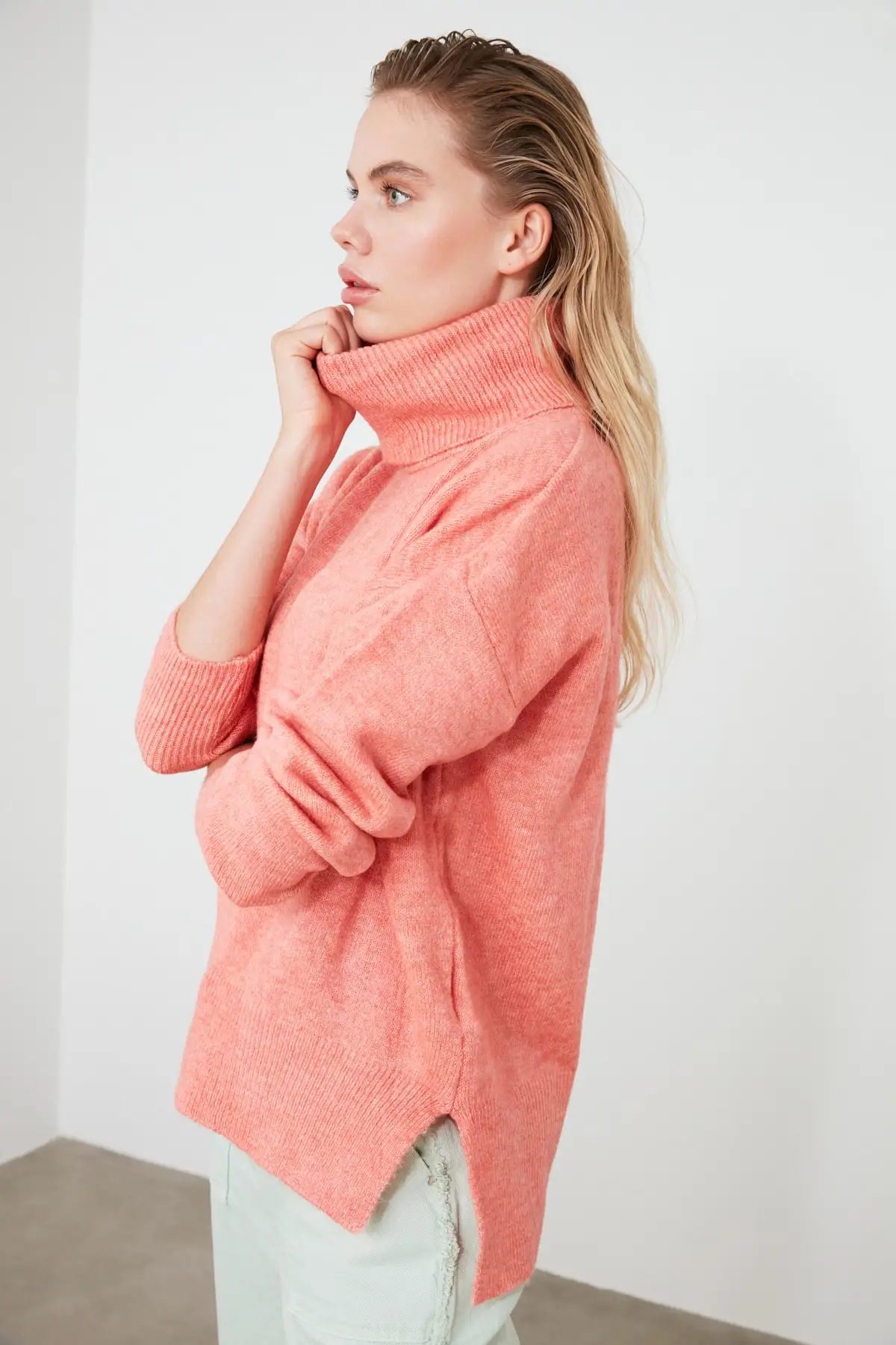 

Trendyol WOMEN-Red Turtleneck Knitwear Sweater TWOAW20XS0026