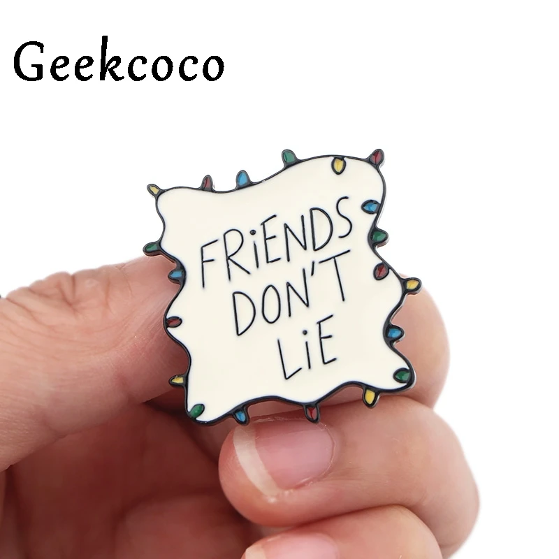 Друг ТВ шоу буквы Простой Стиль цинковый сплав булавка рубашка сумка одежда