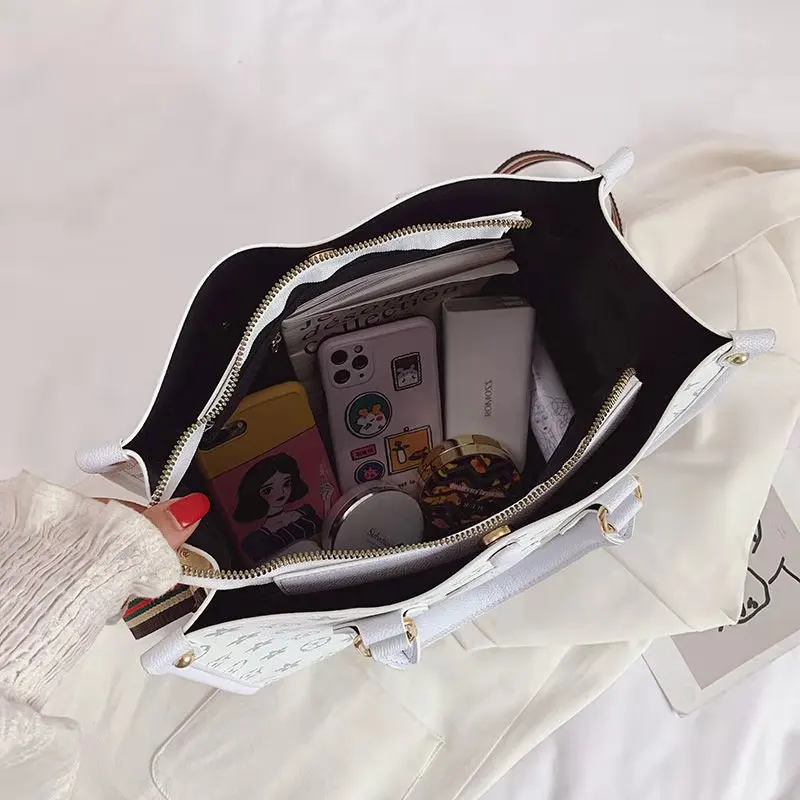 

Disney cartoon Mickey 2021 new premium texture pu retro bag ladies large capacity handbag fashion one-shoulder messenger bag