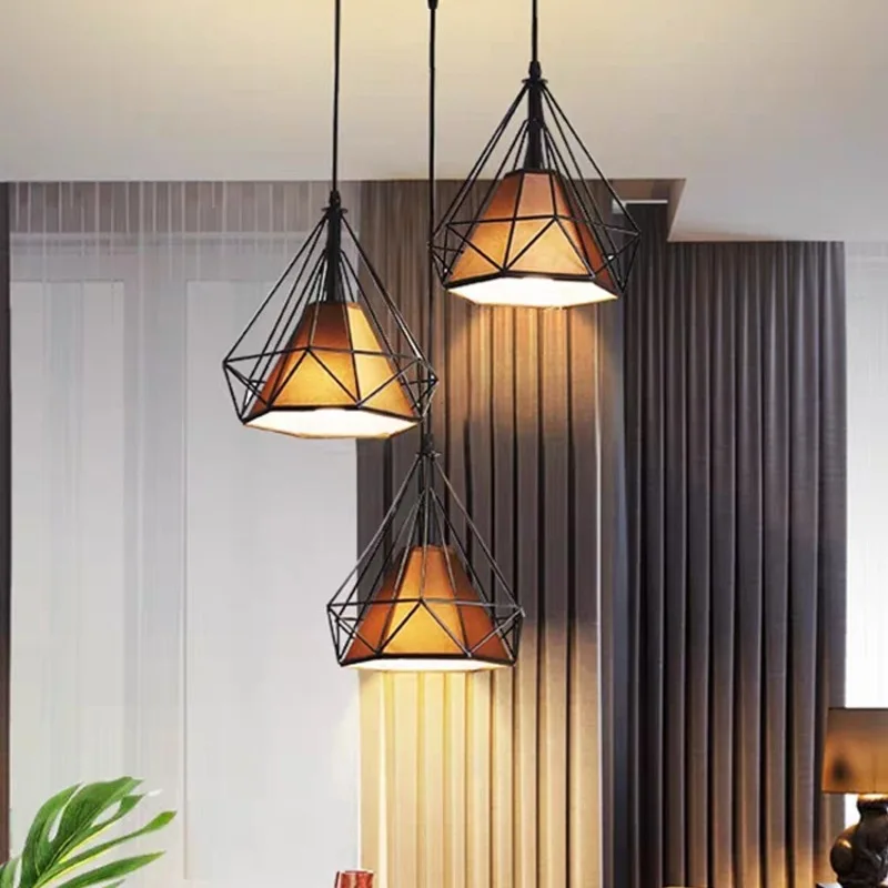 Железная люстра со светодиодной лампой в виде пирамиды|Подвесные светильники| |