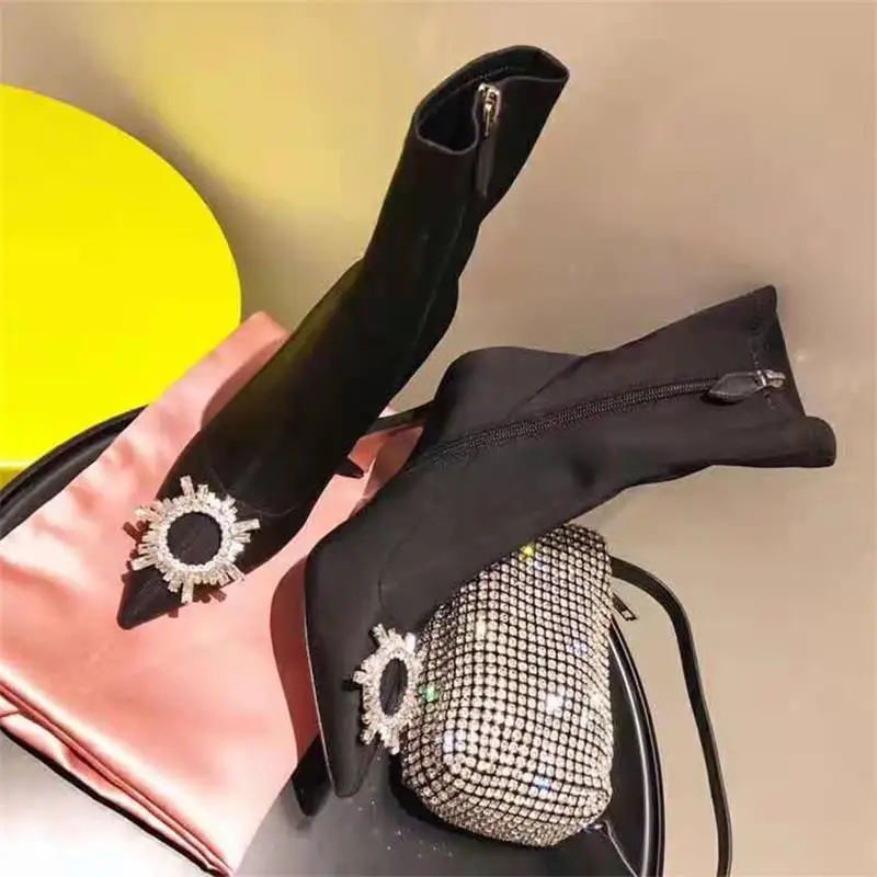 Scarpe donna/зимние женские ботильоны с острым носком; Цвет Черный; короткие женские туфли на высоком каблуке с цветочным узором и кристаллами; женская обувь; botas mujer