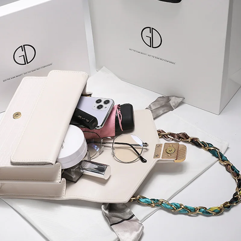 

Crocodile pattern, metal chain, stitching, silk scarf, leather, messenger bag, new style, personality, versatile, shoulder bag