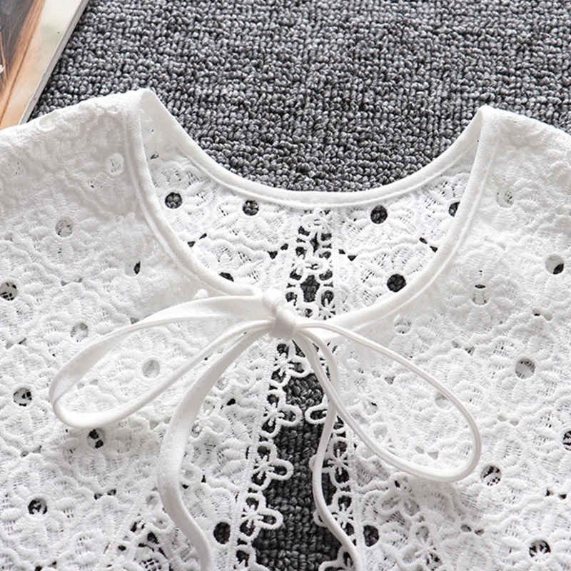 

Hollow Out Mesh Fake Collar Shawl Floral Lace Triangle Lapel Blouse Necklace XX9D