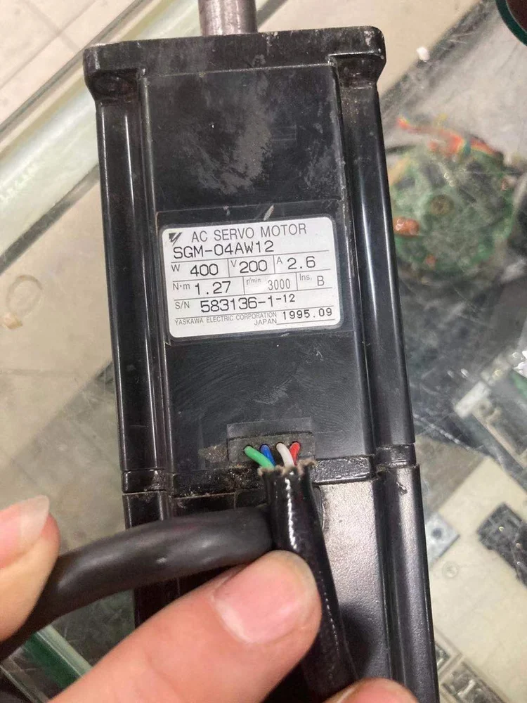 

SGM-04AW12, Серводвигатель; Использованный, 85% новый; 3 месяца гарантии, бесплатная доставка