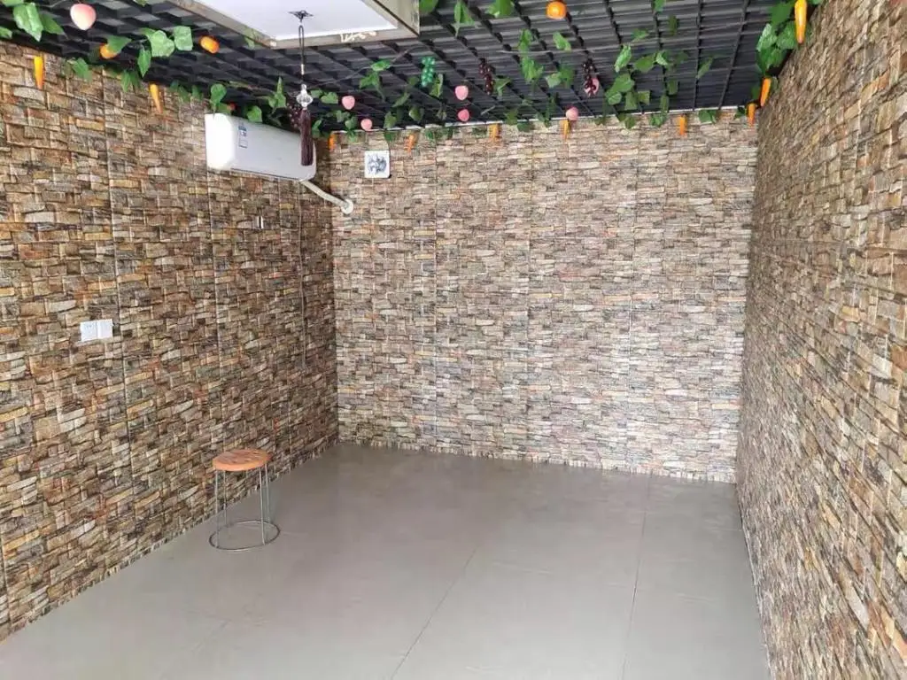 Декоративная настенная 3D панель самоклеящаяся темный камень размер 70x77 см