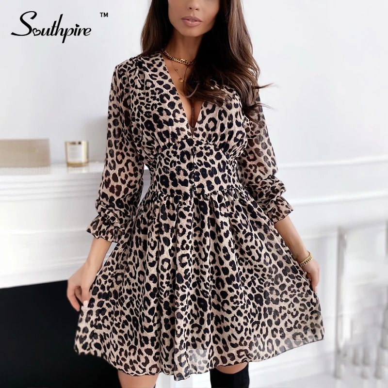 

Женское мини-платье с высокой талией, леопардовым принтом и V-образным вырезом