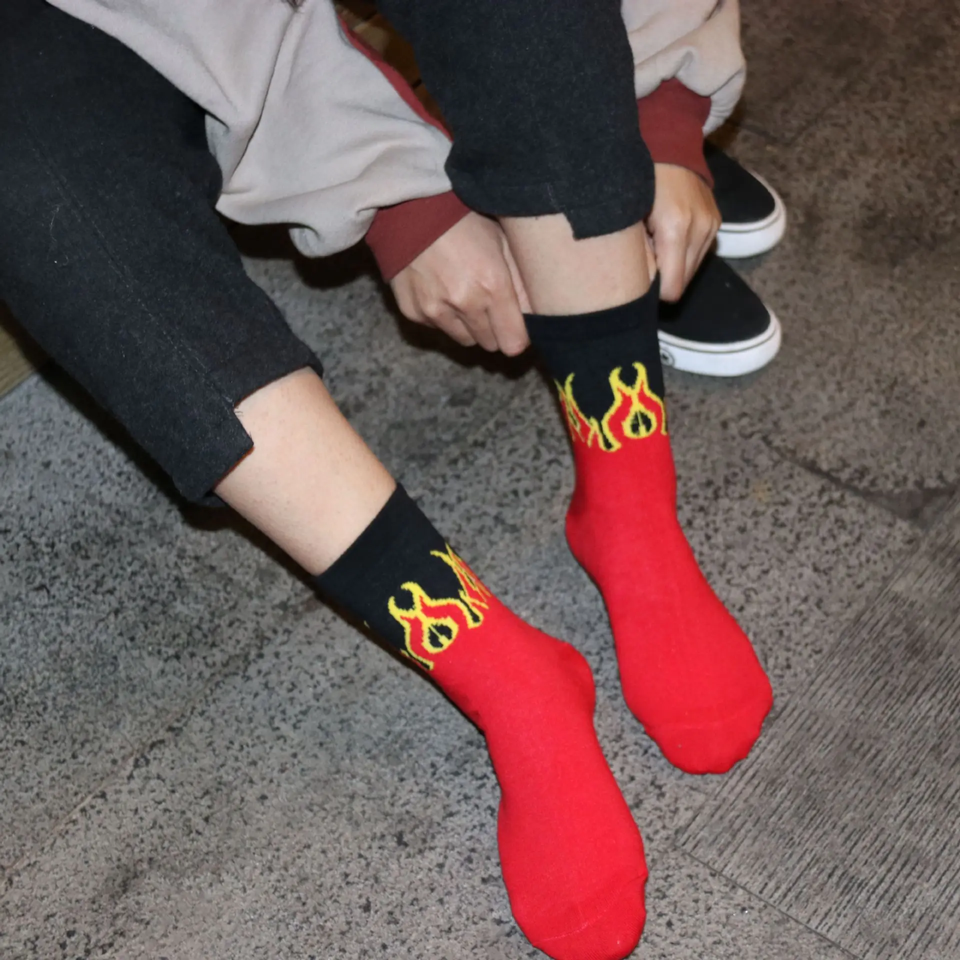 

2020 New Chaopai Flame Male And Female Students Personality High Street Harajuku Skateboard Hip Hop Sport Long Socks
