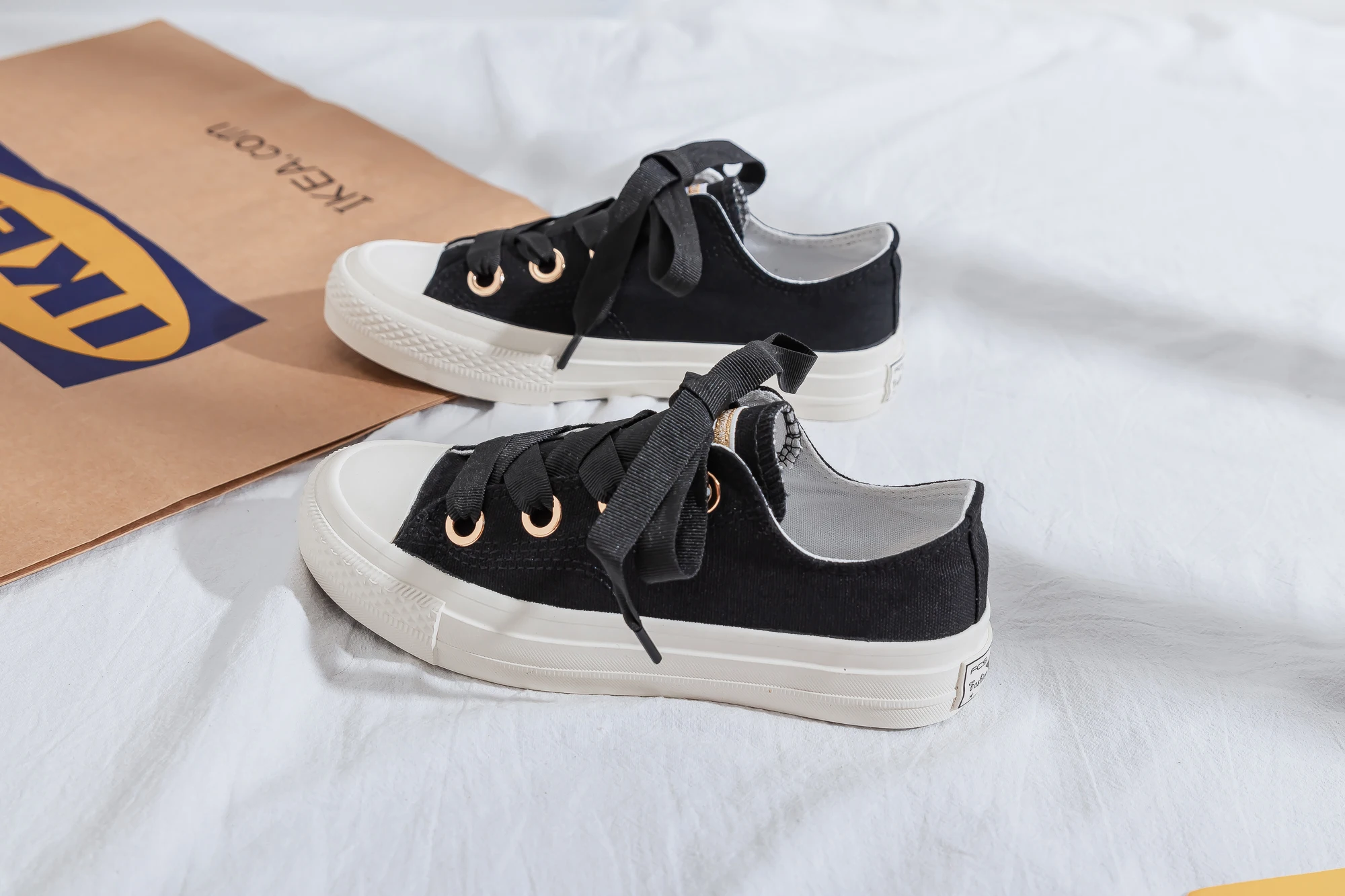 

2021 New Female Shoes Low Top Breathable Simple Women Skateboard Shoes Outdoor Leisure Sports Shoes Walking Shoes Running Shoes