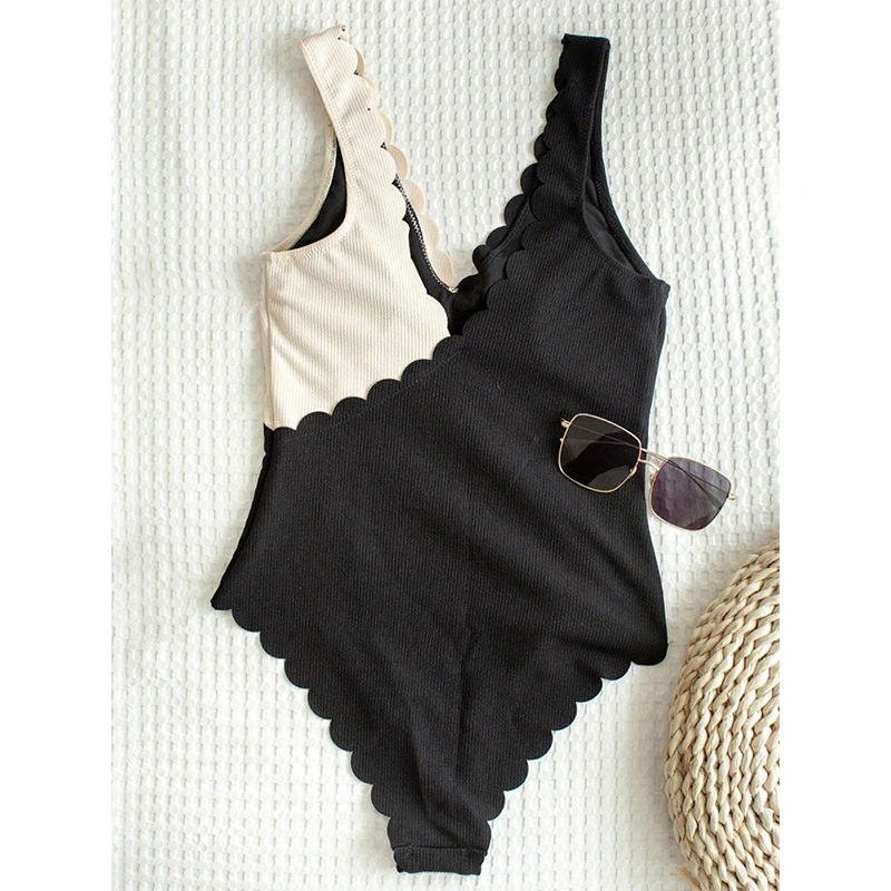

Scalloped One Piece Swimsuits Women Swimwear Patchwork Bathing Suits Fused 2021 Ribbed Bathers Femme V-neck Bodysuit Swimsuits