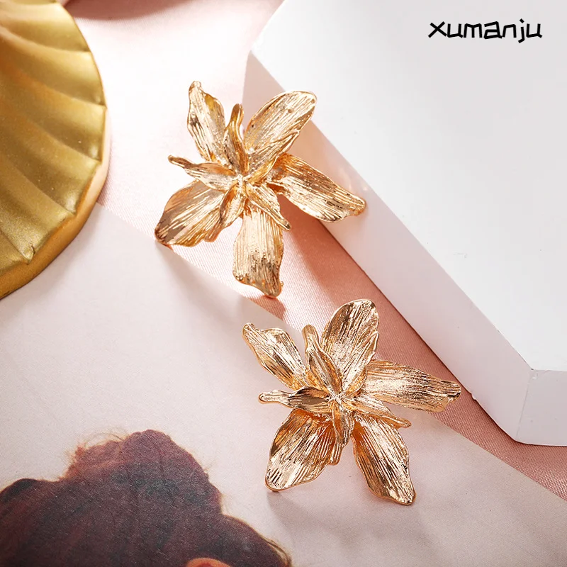 

Stud Earrings Fashion Personality Creative Earrings Simple Metal Flowers Earrings Three-dimensional Metal Pieces Petals Earrings