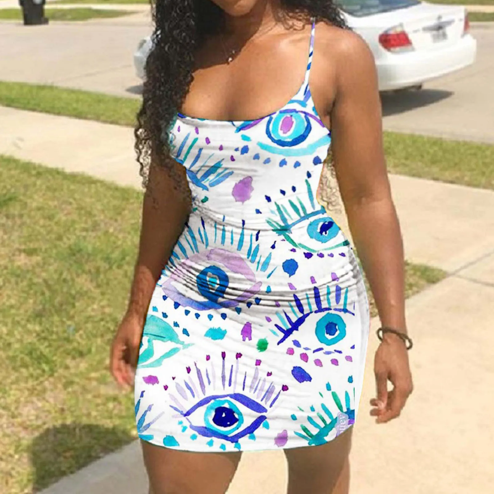 Женское платье на бретельках повседневное летнее пикантное мини без рукавов с