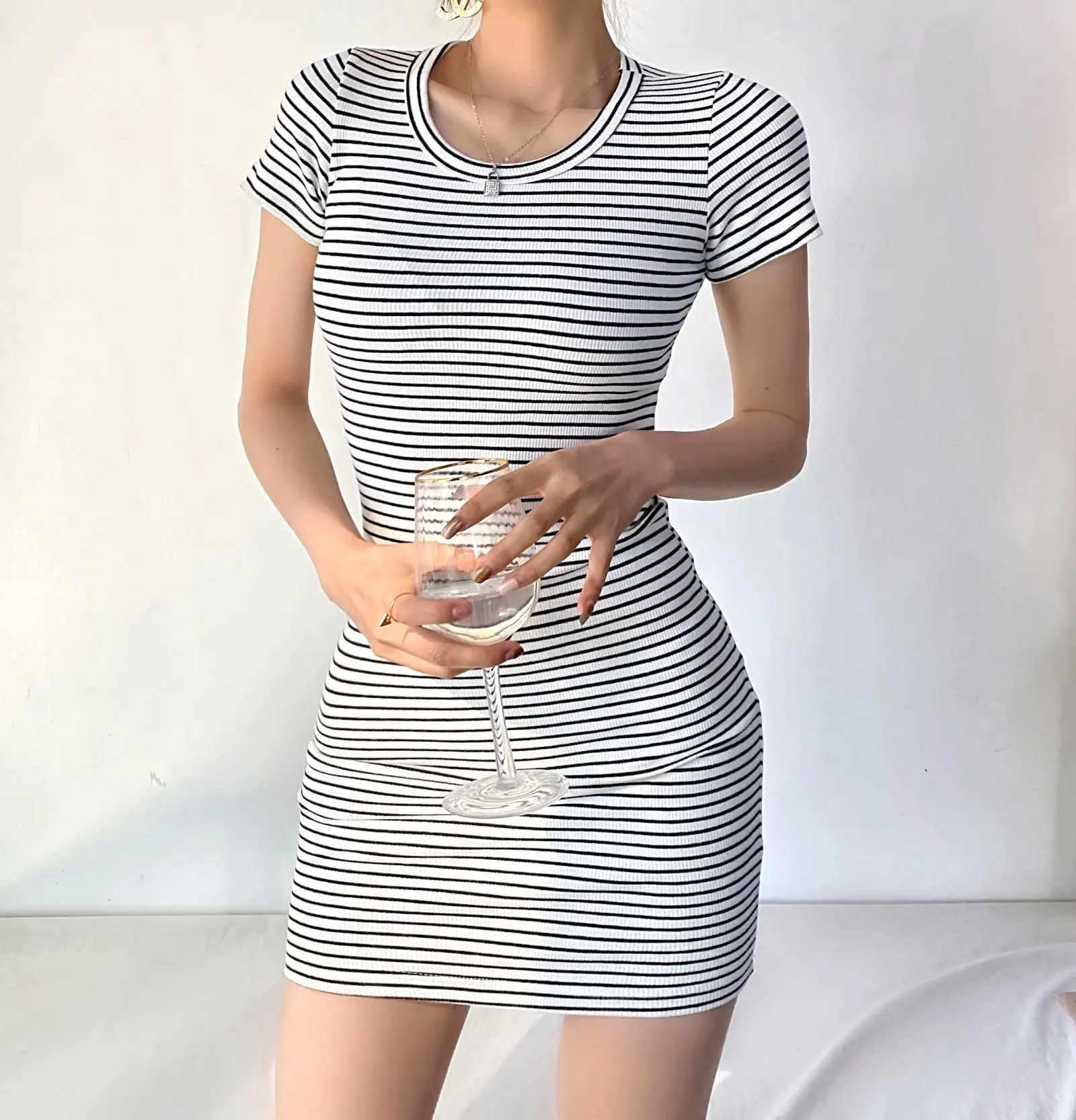 

New retro slim slim round neck dress high elastic thread short sleeve base skirt short skirt