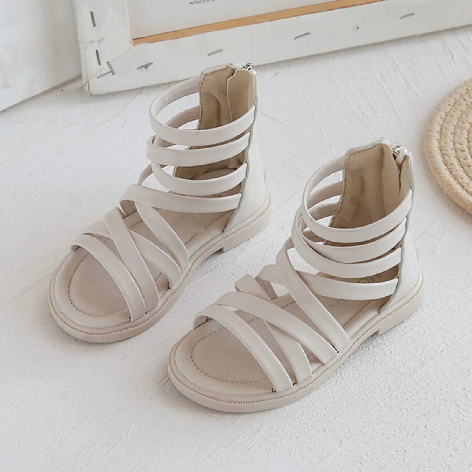 

2021 Summer Kids Children Girls Open-Toed Princess Beach Shoes Soft-soled Non-slip Sandals Cross-Tied Flat Princess Sandals