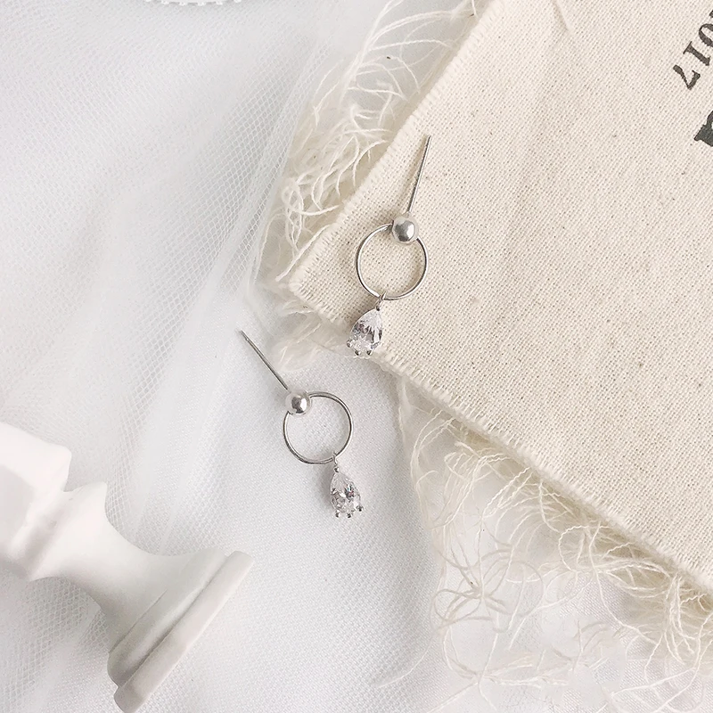 Женские серьги серебряного цвета с кристаллами и кубическим цирконием модные