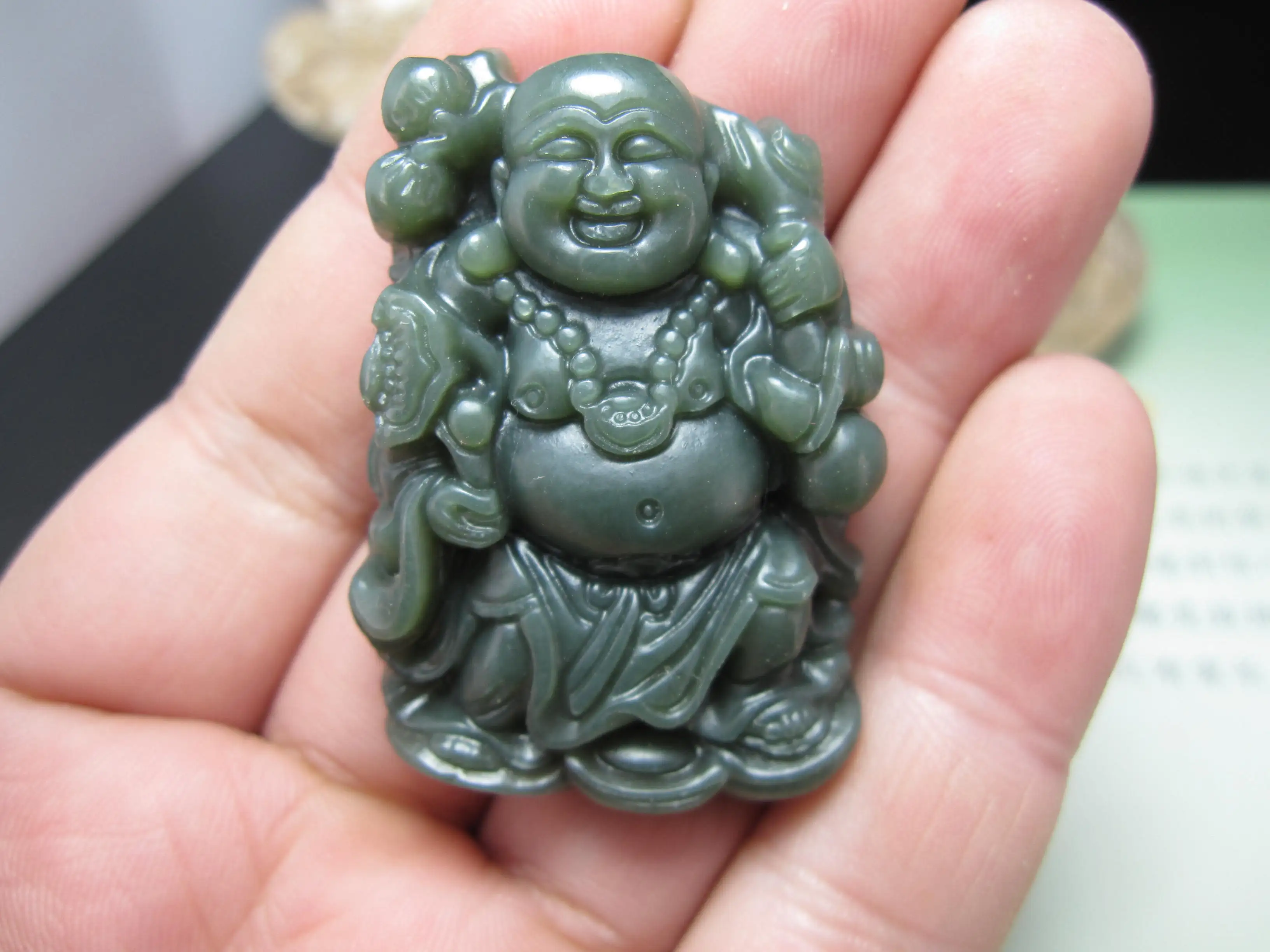 Натуральная резная улыбающаяся Будда RUYI wishful HETIAN Jade China QINGYU Зеленые Подвески для