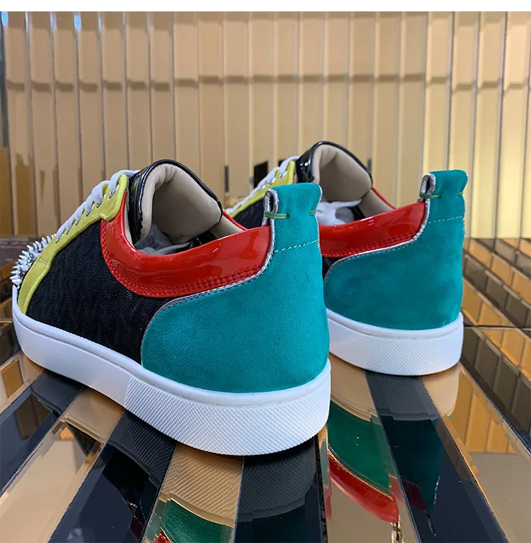 Мужские замшевые туфли с шипами на плоской подошве низким вырезом смешанные