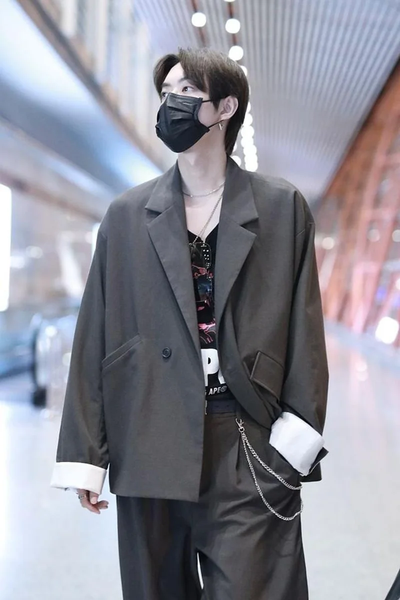 

with Leisure star the same of Hong Kong style suit