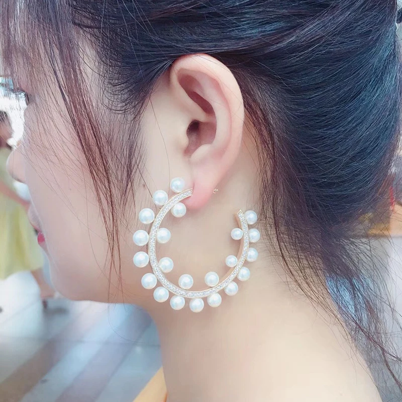 Женские жемчужные серьги-кольца с блестящим цирконием покрытием Новые