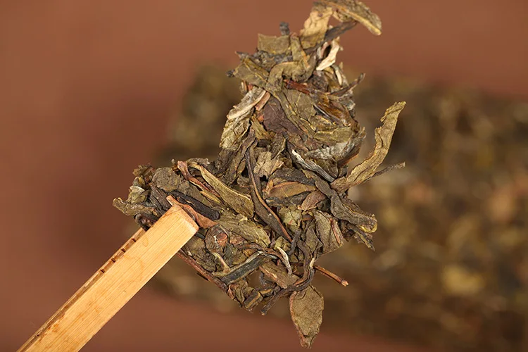 

Yunnan Pu'er Tea Small Apartment Competition Gushu Tea Pure Raw Tea Head Spring Pu'er Tea Golden Leaf