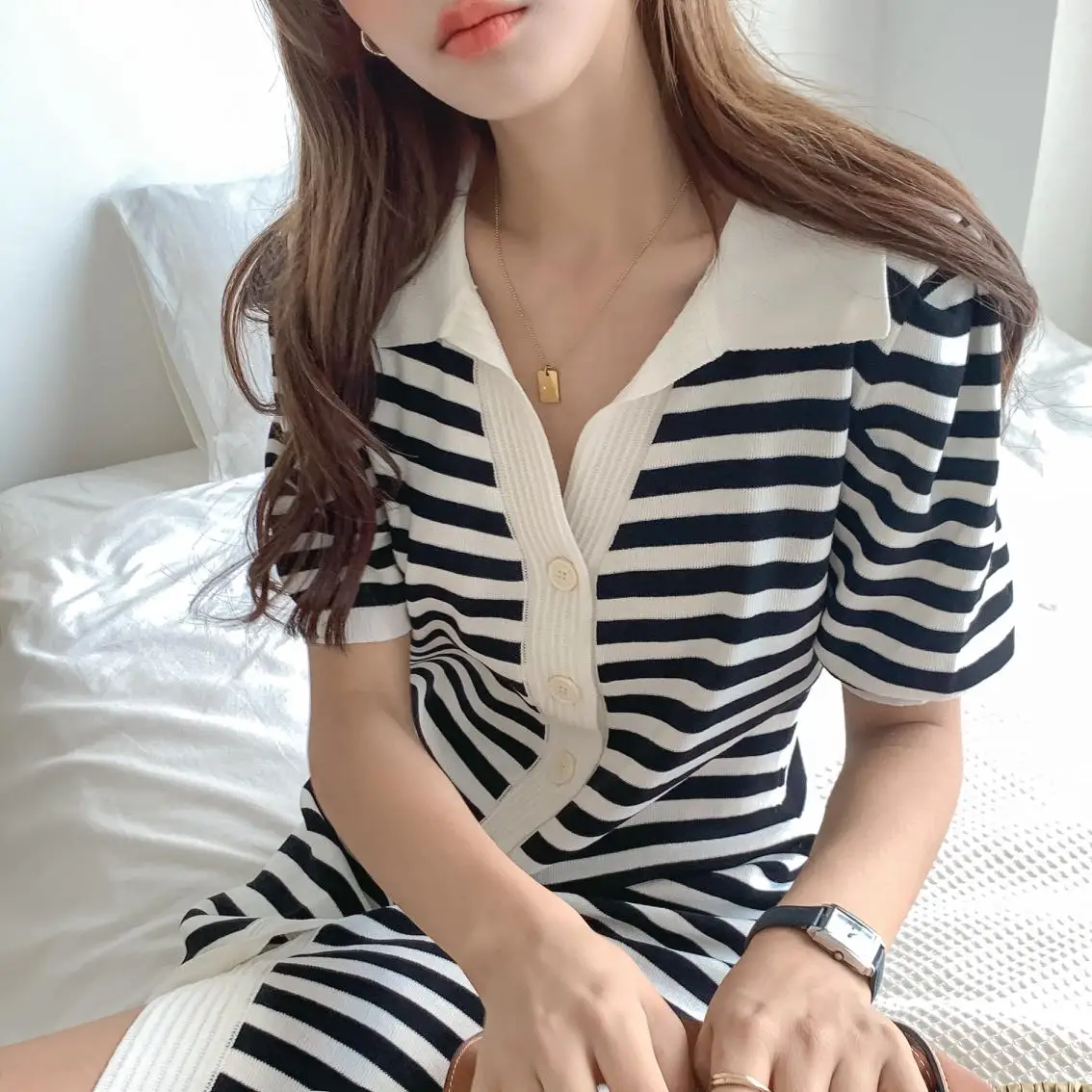 

Make firm offers black and white knit dress female xia polo brought to receive A word show thin waist coat dress