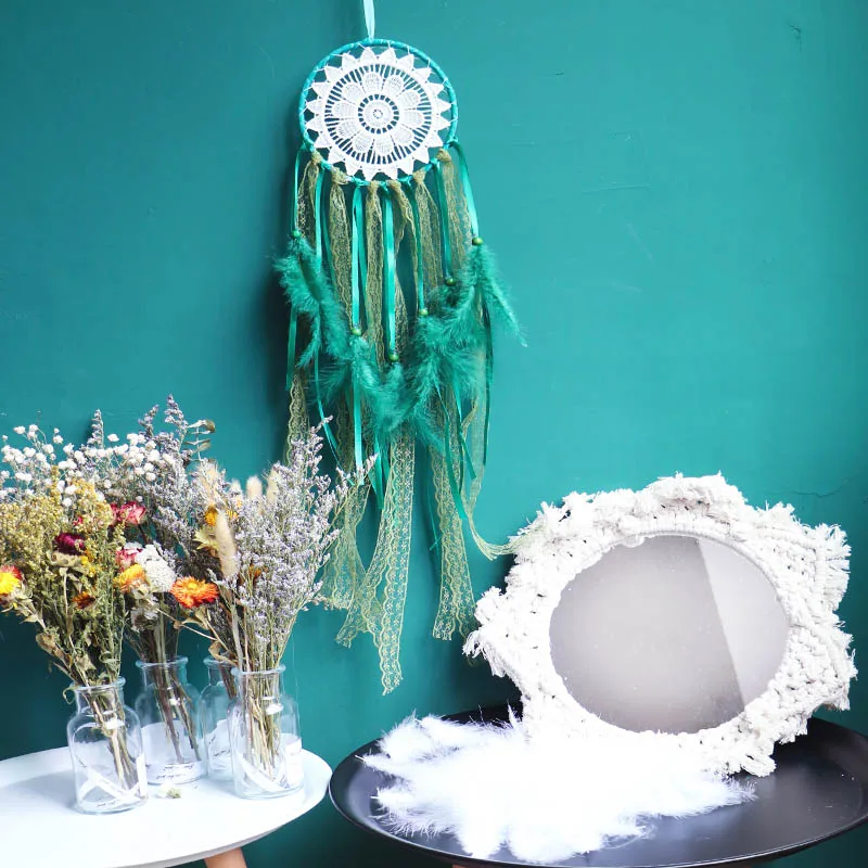 Настенный декор для спальни Ловец снов с оранжевыми и зелеными кружевами перьями