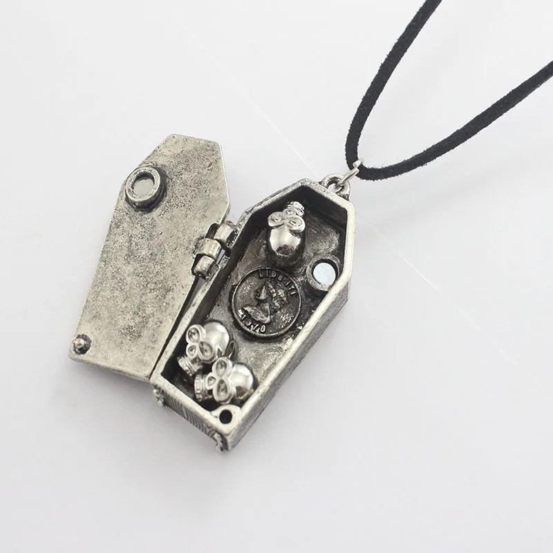 

European American Gothic Dark Wind Retro Coffin Skull Personality Wacky Hyperbole Magnet Open Punk Men Pendant Necklace