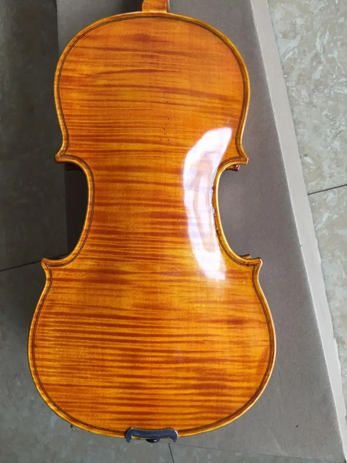 Красивая скрипка ручной работы, клен 4/4, твердая древесина, натуральный тигровый узор, желтая скрипка ручной работы с бразильским бантом