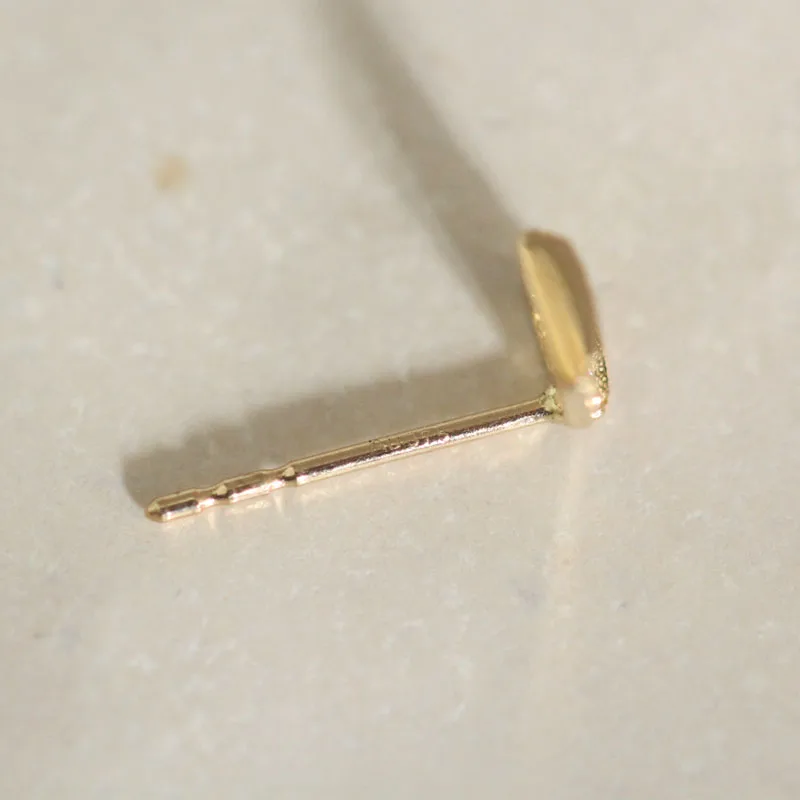 Женские Геометрические серьги гвоздики с кристаллами золотистого цвета 9