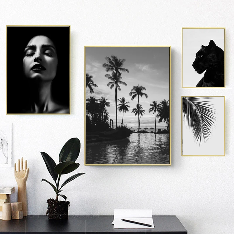 Чёрно-белая картина на холсте с печатями листьев пантеры и красивой женщины на заднем фоне для украшения гостиной дома.