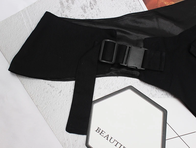 

[EAM] Women Loose Fit Black Irregular Pocket Buckle Vest New V-collar Sleeveless Fashion Tide Spring Autumn 2021 1Y831