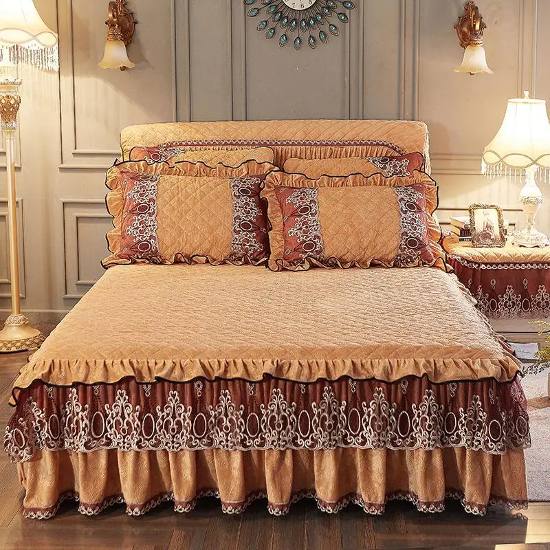 Комплект постельного белья с флисовой теплой юбкой кружевное покрывало для